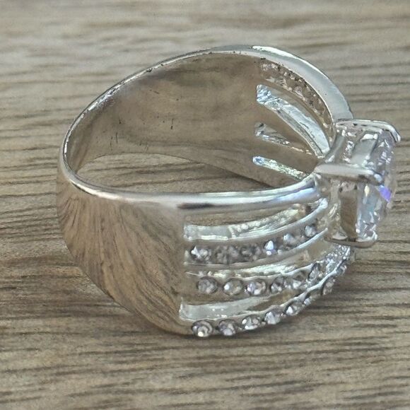 Silver Tone Fashion Ring Size 9 - Picture 4 of 4